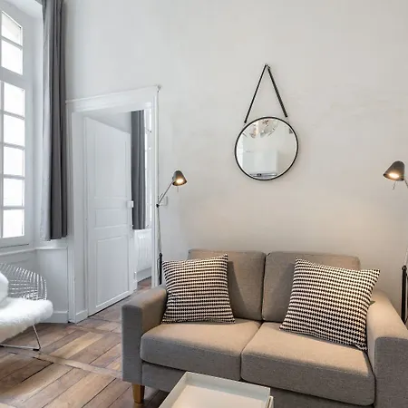 Apartment L'horloge By Cocoonr *